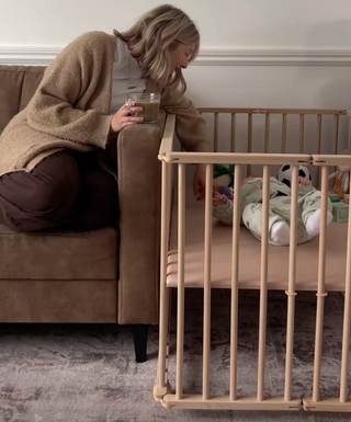 Mokee Ezee | Adjustable Playpen with wheels - Beech